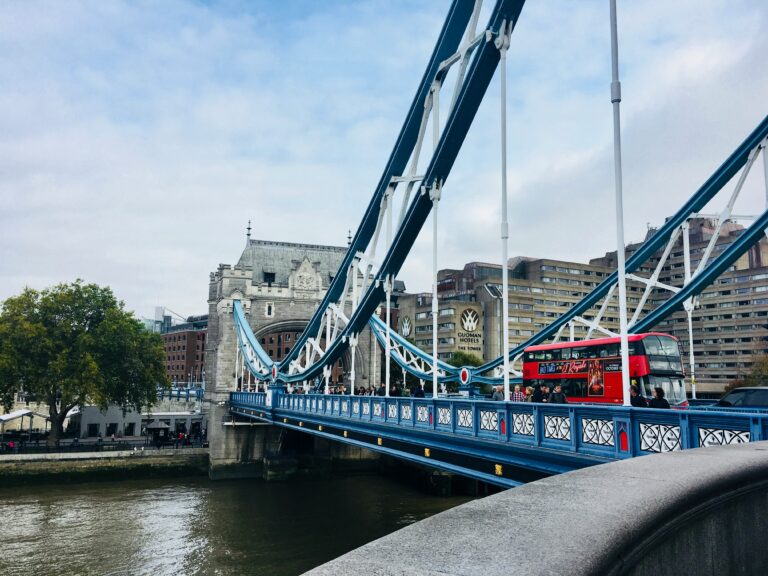 hero_banner_option2_erin-doering-962rykGY8jg-unsplash (1)